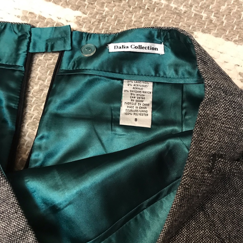 Sharp looking pencil skirt size 8 - Picture 4 of 4